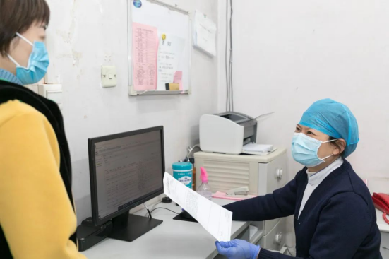 窗口服务有温度 患者就医更舒心 ——市二院提升门诊服务促进医院高质量发展1322.png
