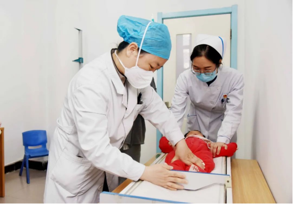 窗口服务有温度 患者就医更舒心 ——市二院提升门诊服务促进医院高质量发展371.png